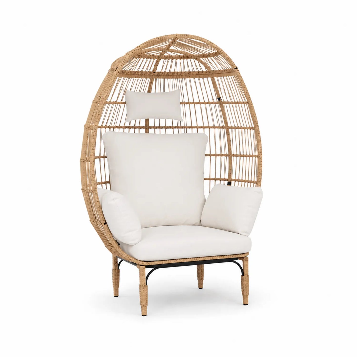 Sillón de ratán sintético en forma de huevo con cojines blancos